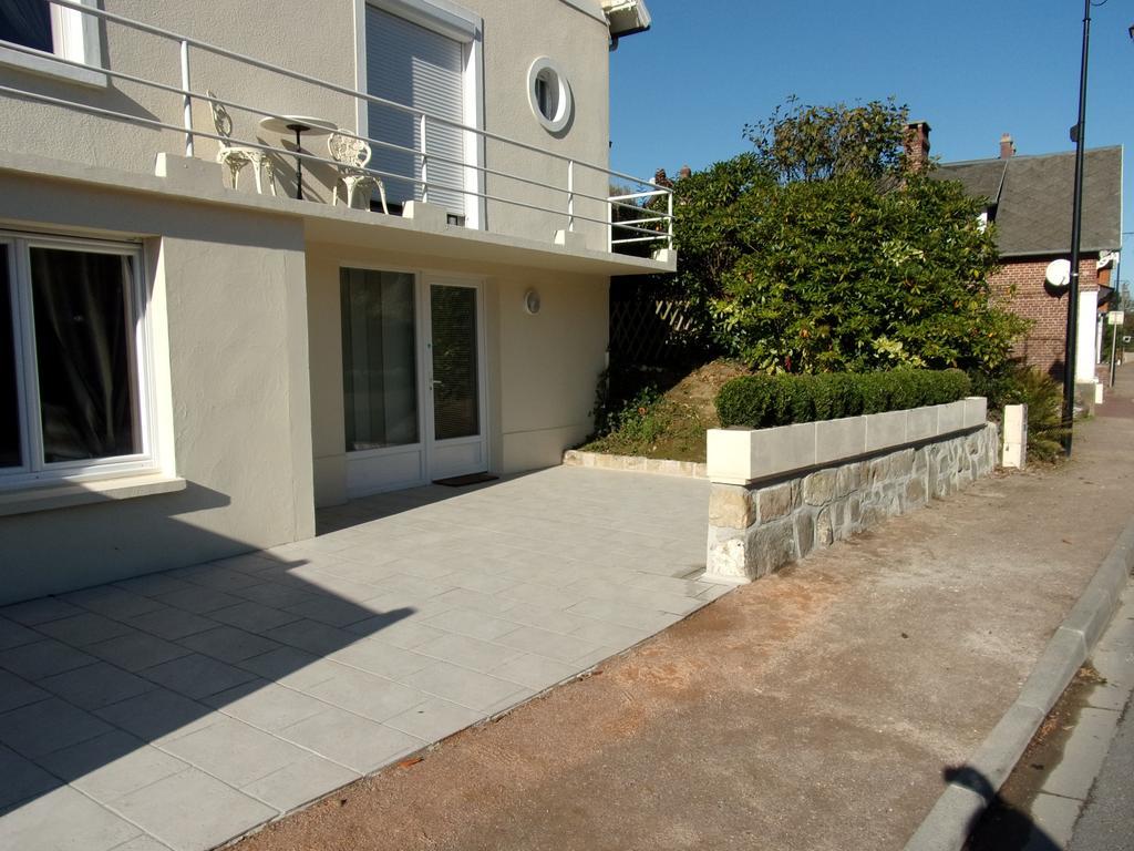 Le Petit Clos Des Camelias เวอแลตส์-ซูร์-แมร์ ภายนอก รูปภาพ