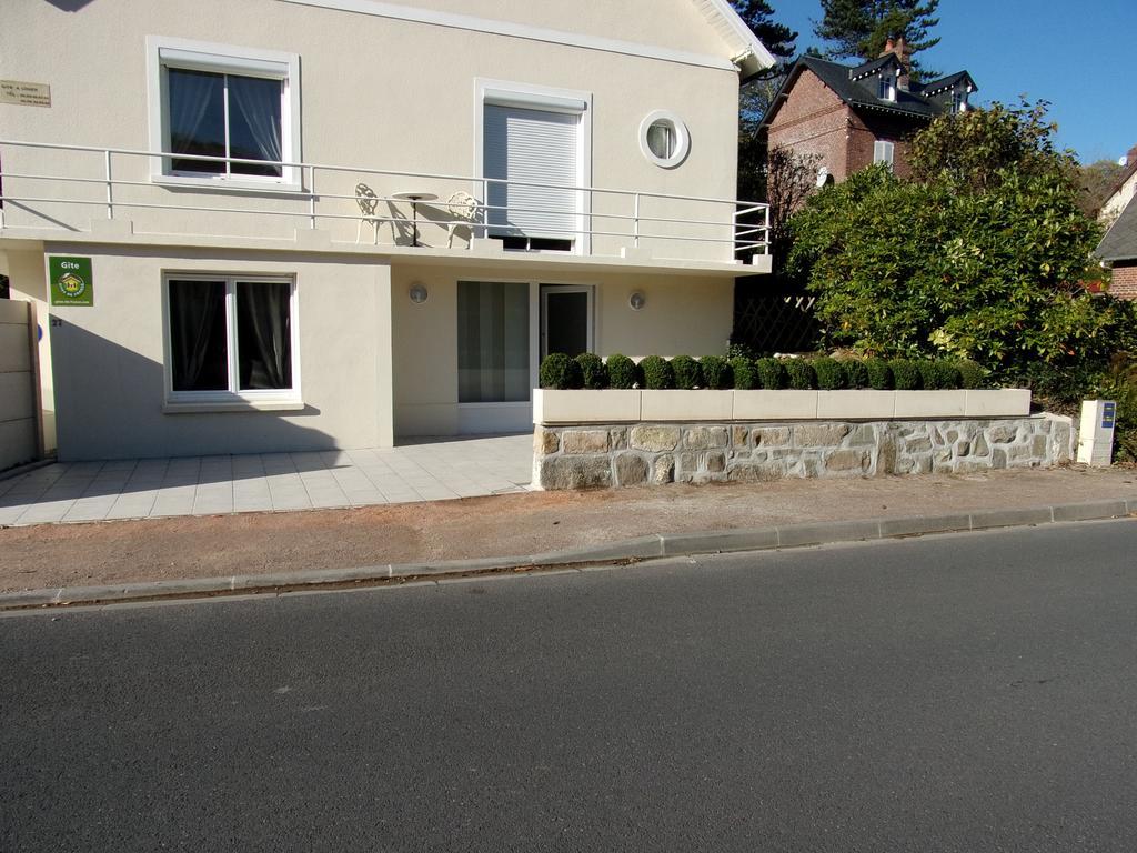 Le Petit Clos Des Camelias เวอแลตส์-ซูร์-แมร์ ภายนอก รูปภาพ